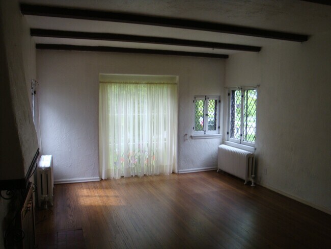 Sunken Living Room - 2206 E Stratford Ct