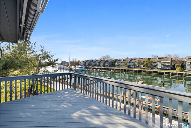 Building Photo - 1 Island Dr