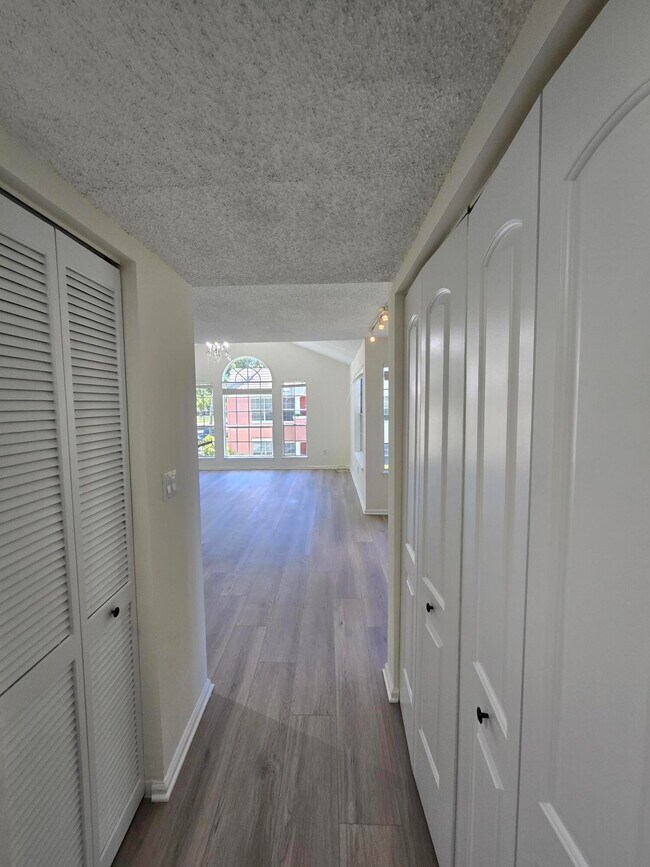 Building Photo - 1125 Crystal Way