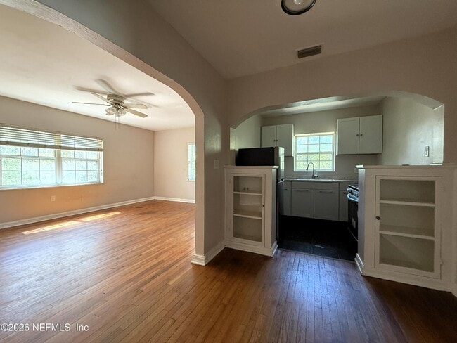 Building Photo - 1557 Ingleside Ave