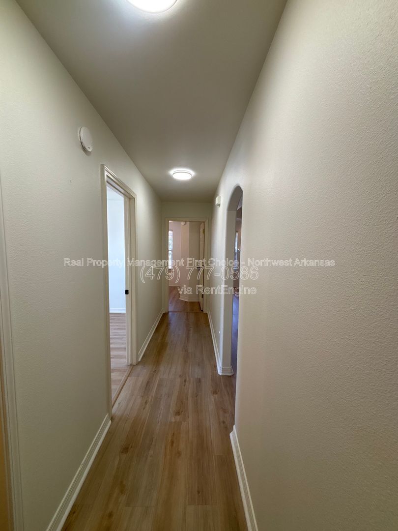 Building Photo - 421 Coopers Wy