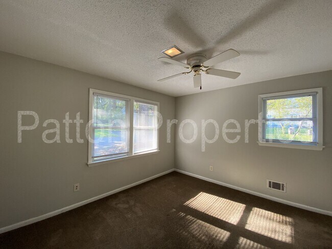 Building Photo - West Columbia Home