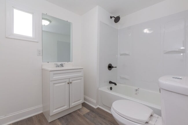 Building Photo - 2 Bed/1 Bath Trailer in Berkeley Springs