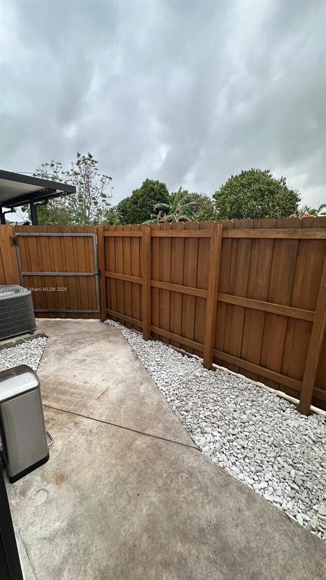 Building Photo - 25308 SW 135th Ave