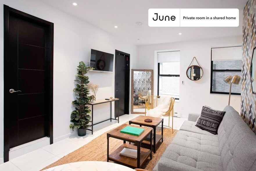 Building Photo - Private bedroom in 3 bed/2 bath Home
