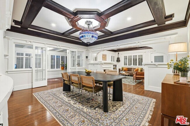 Building Photo - 1458 W 48th St