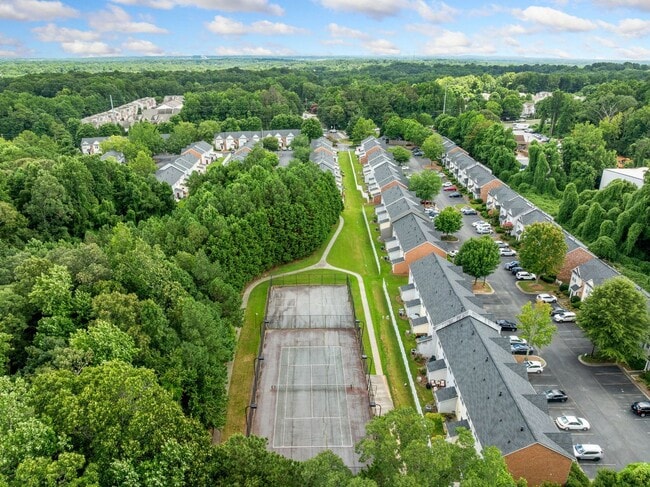 Building Photo - 3-bedroom, 2.5-bath end-unit townhome in the Garrison Square