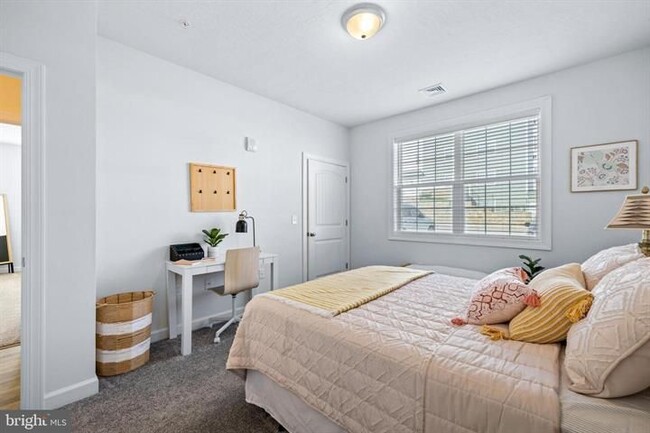 Building Photo - 3000 Larkwood Cir
