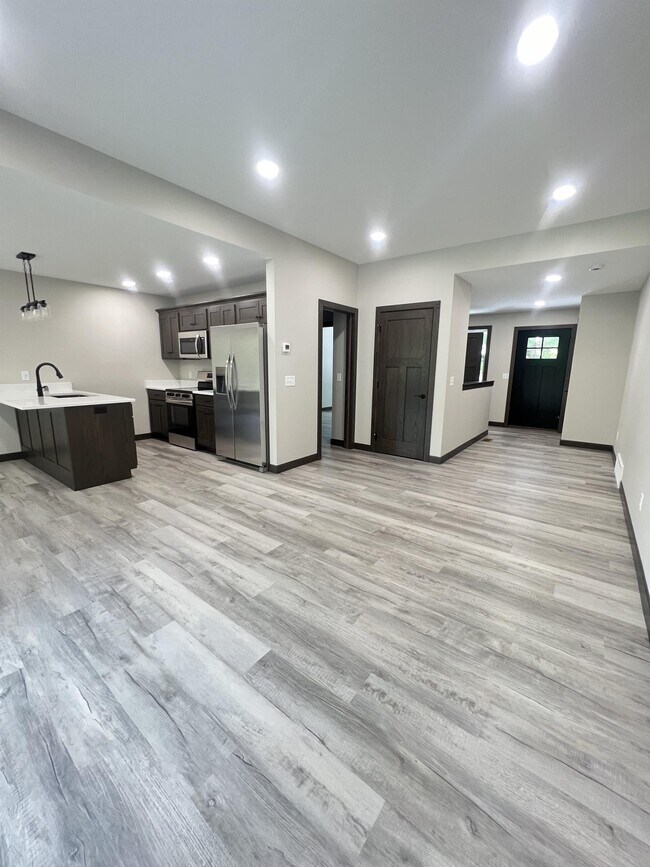 Building Photo - 322 Park St