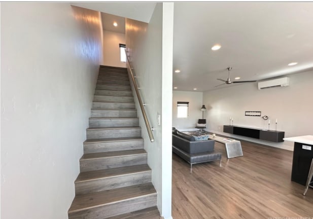 Building Photo - 1514 W River St