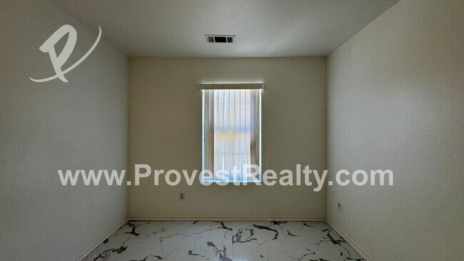 Building Photo - 15117 Stable Ln