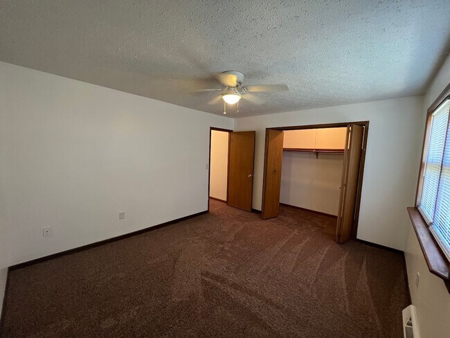 Building Photo - 110 Country Villa Ln