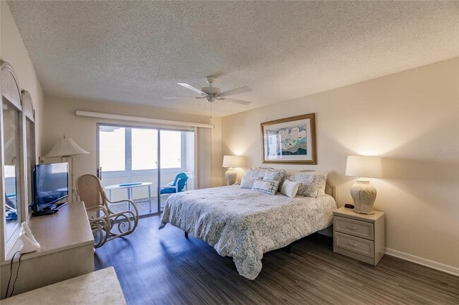 Building Photo - 1055 W Peppertree Dr