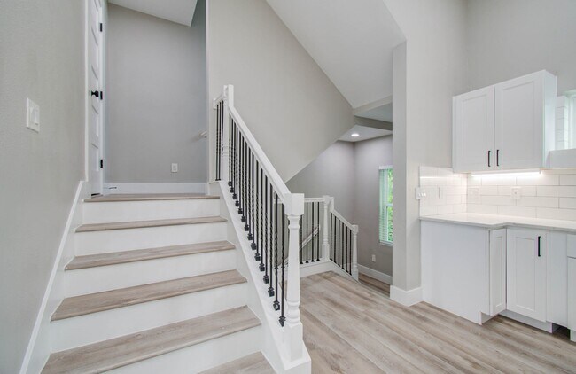Building Photo - 2114 Oatfield Dr