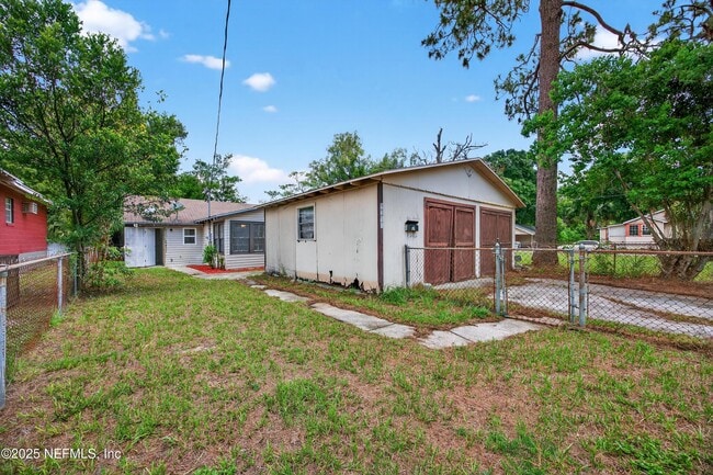 Building Photo - 1011 Glencarin St