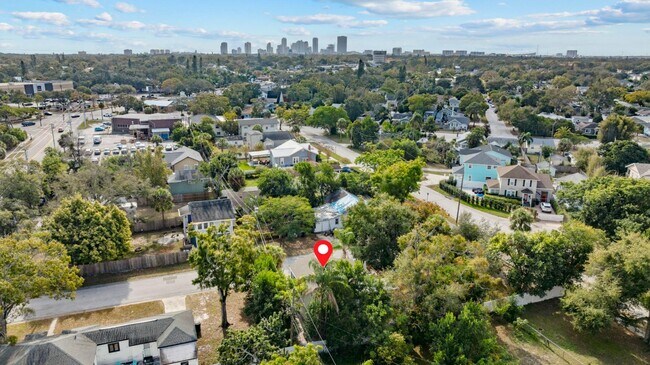 Building Photo - 3505 Iris St N