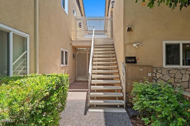 Building Photo - 385 Cliff Dr