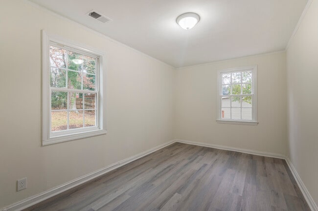 Building Photo - 107 S Estate Dr