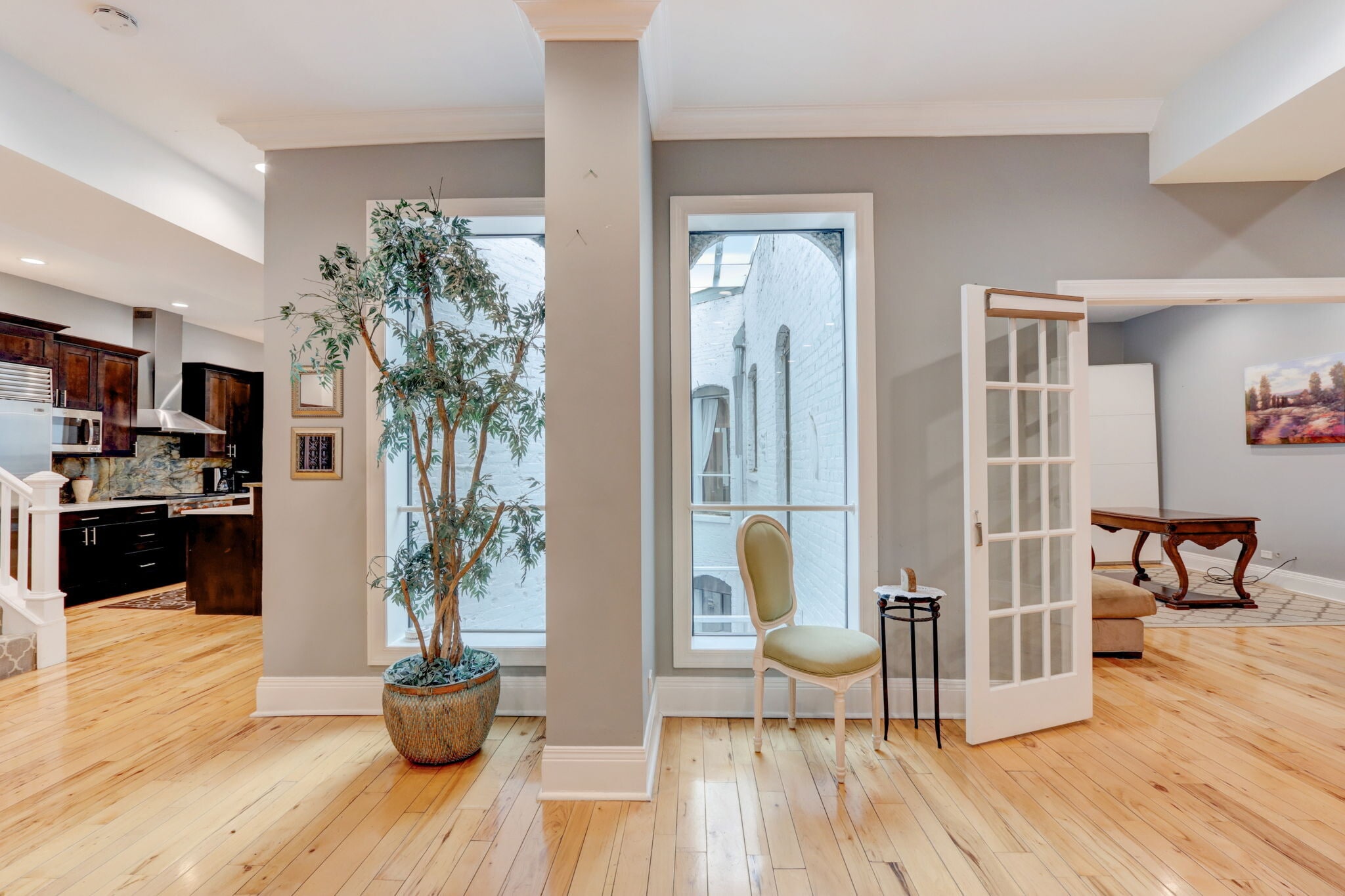 Building Photo - 20 W Ontario St