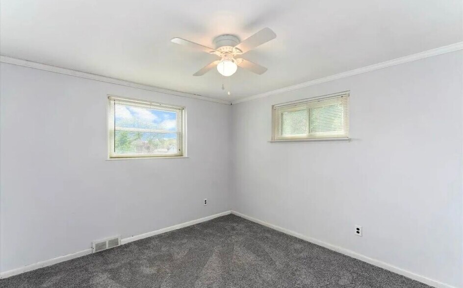 Building Photo - 120 Tillman Ln