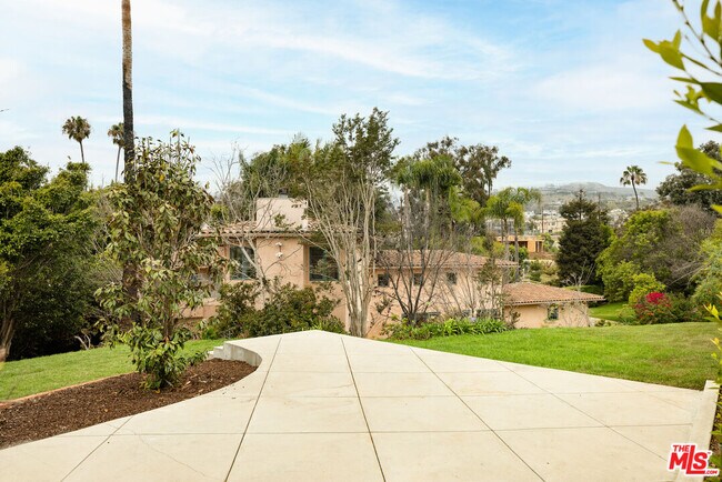 Building Photo - 16820 Sunset Blvd
