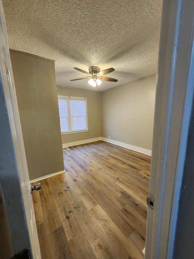 Building Photo - 38 1st St