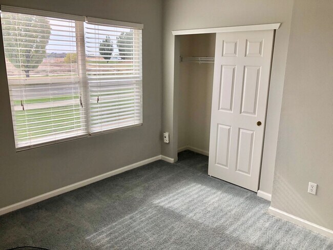 Building Photo - Bright & Inviting 1st Floor Condo for Rent!