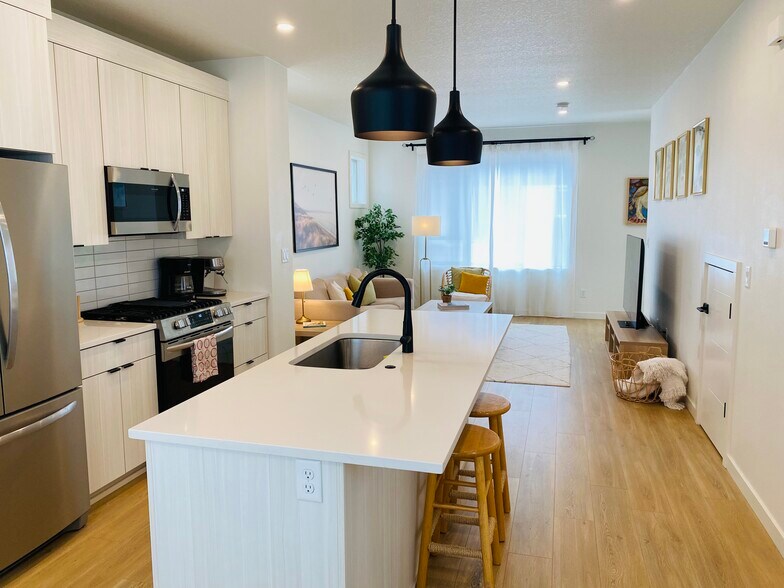 Building Photo - 3942 SE Gladstone St