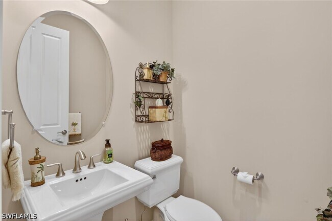 Building Photo - 7352 Lantana Way