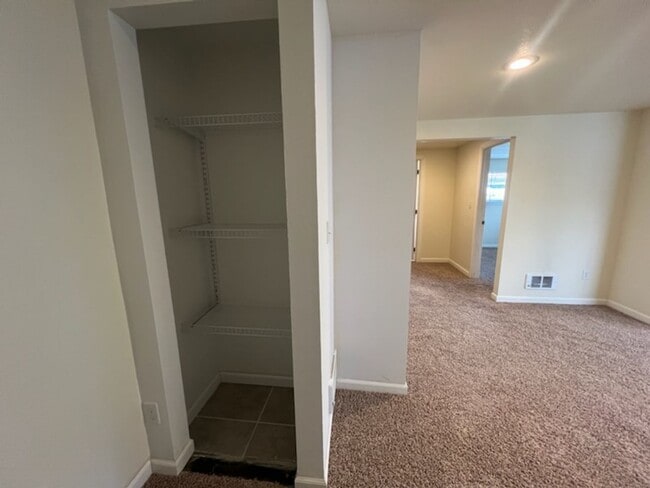 Building Photo - SPACIOUS 4 bed/2 bath home in desired location with double garage, fenced back yard!