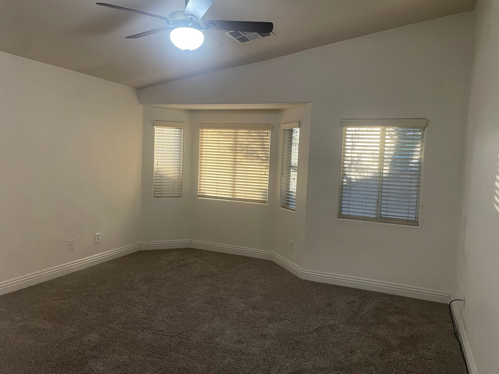 Building Photo - 6228 Farica St