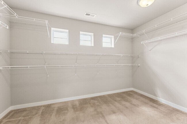 Building Photo - Perfect and Picturesque and Furnished!