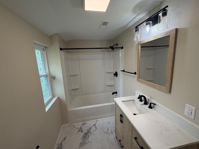 Building Photo - 1326 Morton Ave SE