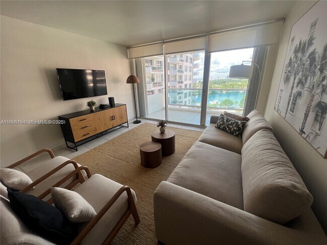 Building Photo - 5161 Collins Ave