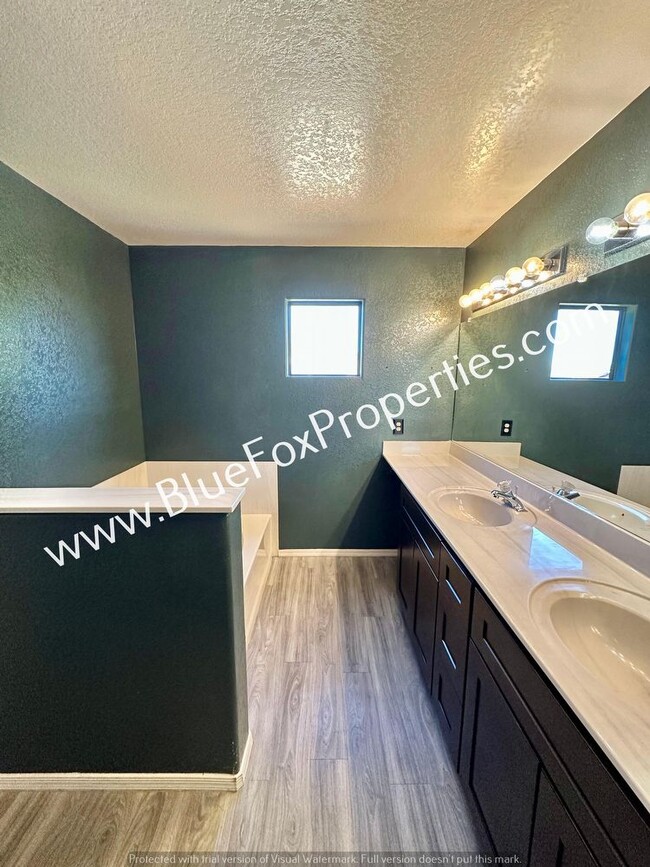 Building Photo - 3062 W Country Fair Dr