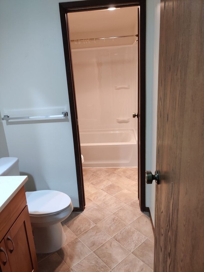 Building Photo - Beautiful 2 bedrooms 1.5 Bath