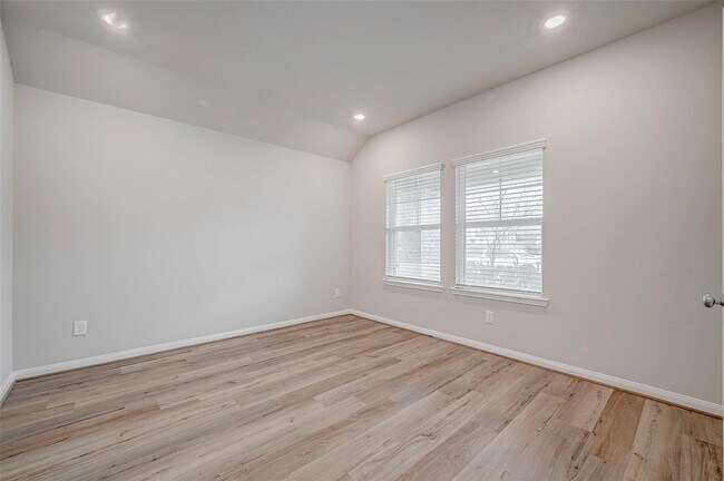 Building Photo - 1222 Oak Barrel Run