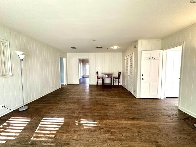 Building Photo - 2409 Ellingham