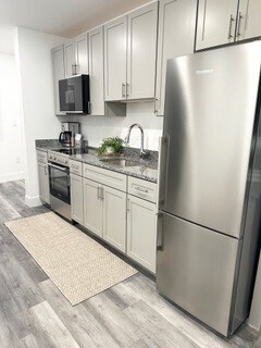 Building Photo - 585 Essex St