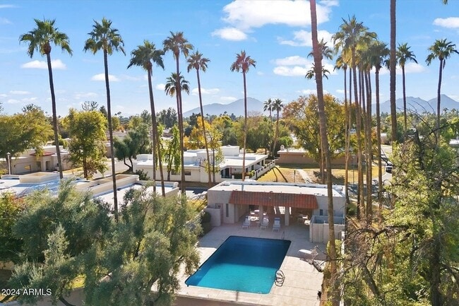 Building Photo - 8175 E Del Cuarzo Dr