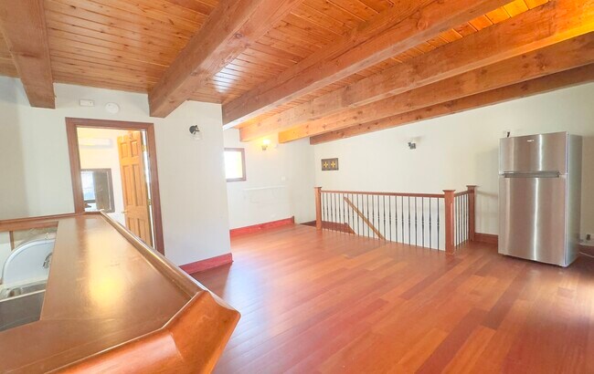 Building Photo - 1745 W Cornelia Ave