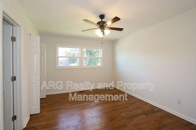 Building Photo - 1095 Ira St SW