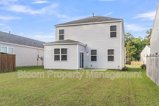 Building Photo - 641 Silver Spruce St