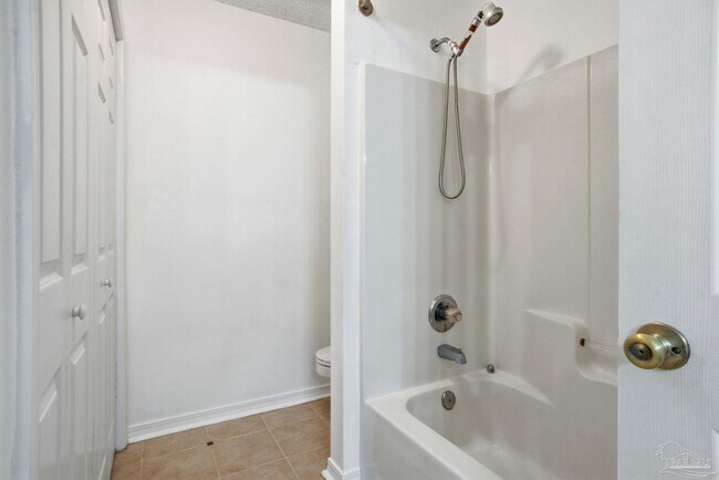 Building Photo - 2527 Trailwood Dr