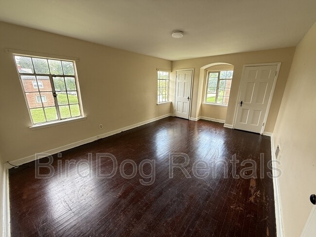 Building Photo - 1025-1027 Lilley Avenue - 1