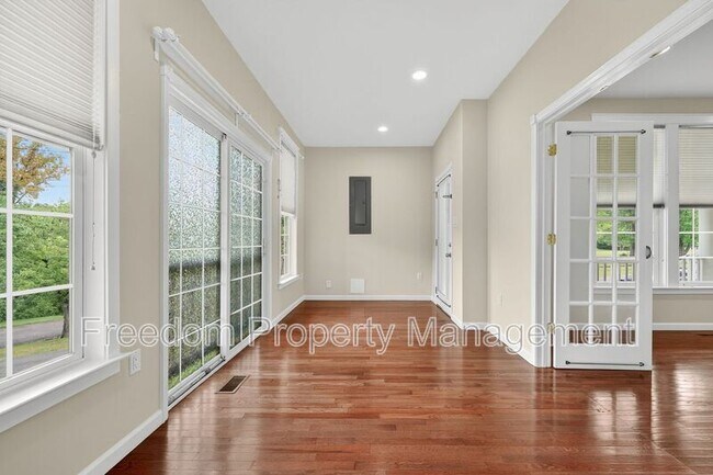 Building Photo - 8513 Thomas Dr
