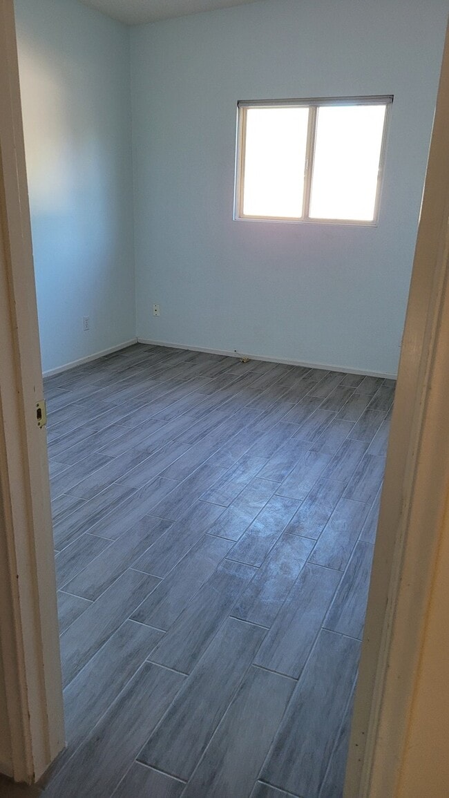 Building Photo - Freshly painted 3/2 house for rent near Cactus and SR51-MM