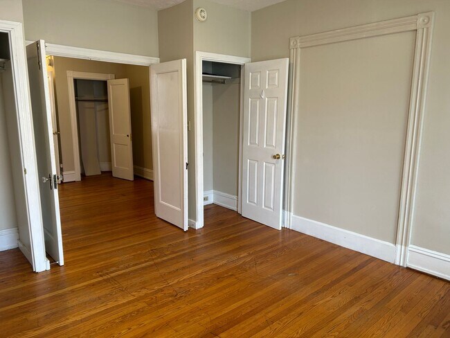 Building Photo - 624 E King St