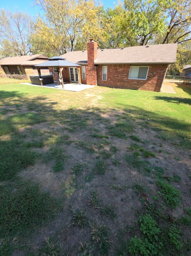 Building Photo - "Charming 3-Bed, 2-Bath Haven in Broken Ar...