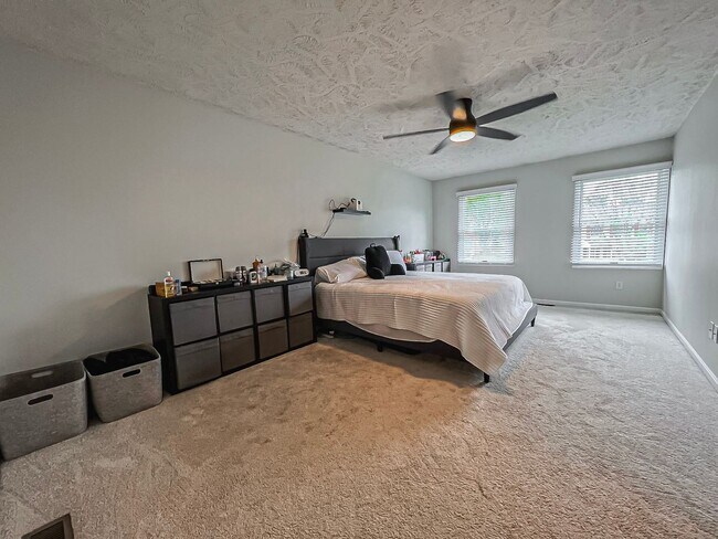 Building Photo - Beautiful and Spacious 4 Bedroom 2.5 Bathroom Home Sitting on Extensive Lot In Desired Xanadu Est...